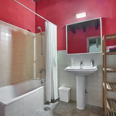 Cozy With Pool & Terrace بيت للعطل