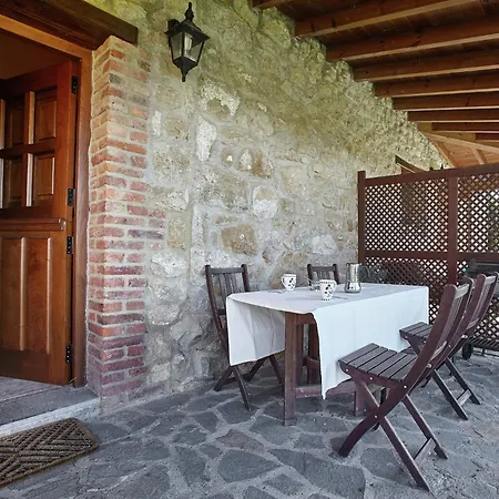 Cozy With Pool & Terrace بيت للعطل *