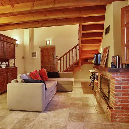 بيت للعطل Cozy With Pool & Terrace *