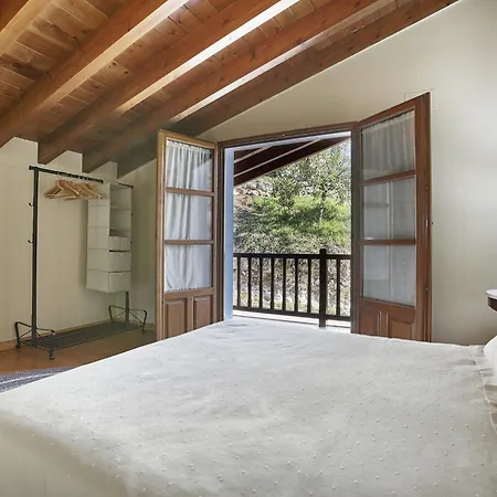 Cozy With Pool & Terrace بيت للعطل