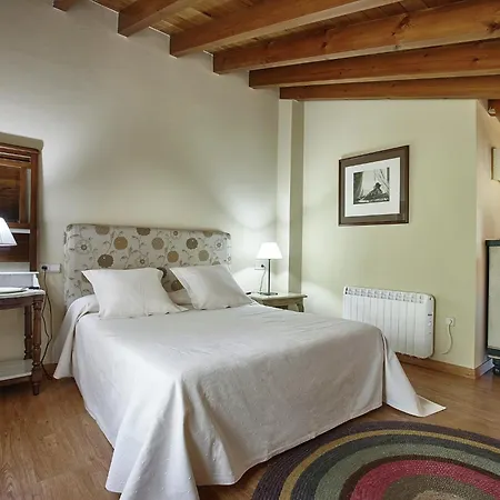 Cozy With Pool & Terrace بيت للعطل *