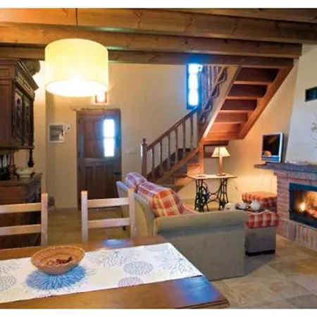 Cozy With Pool & Terrace بيت للعطل